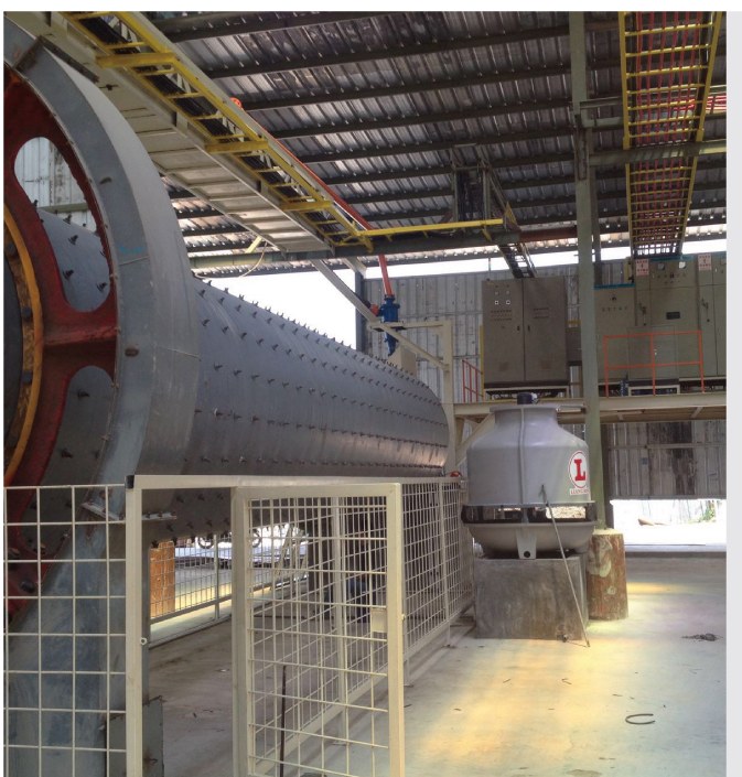 Ball mill of the wet grinding unit
